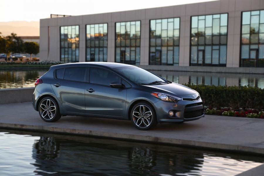  Kia Forte 2013 года  (фото 35 из 62)